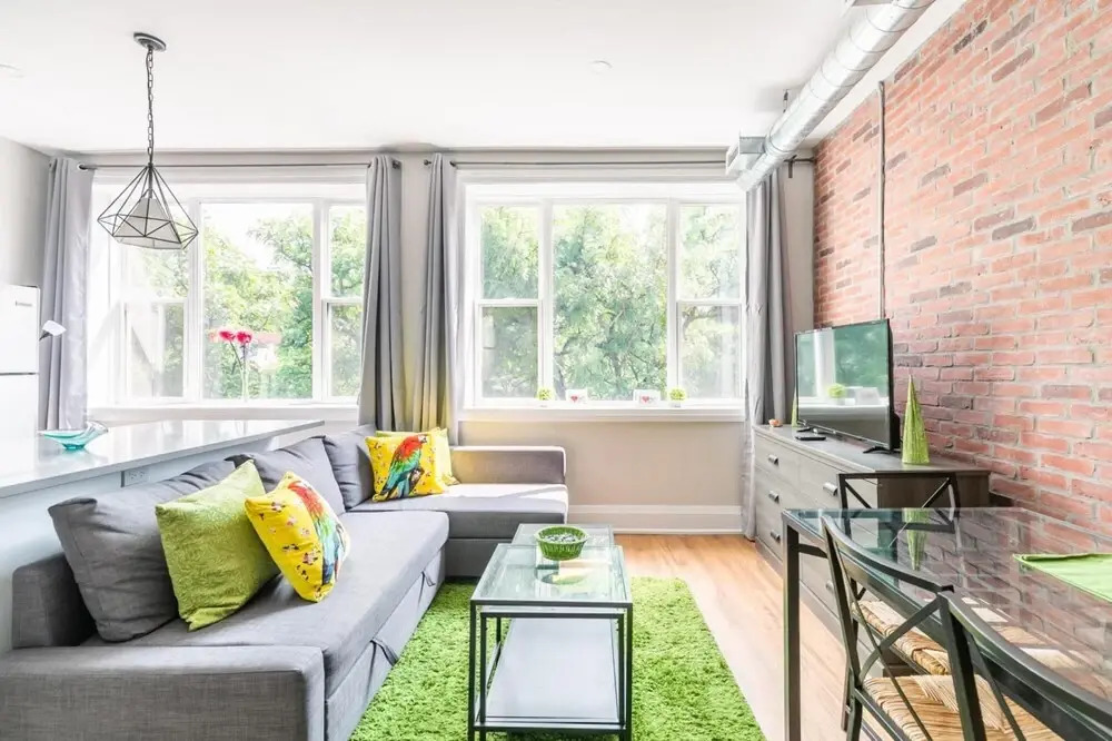 Stylish 2Br Apartment in the Heart of Hamilton 2