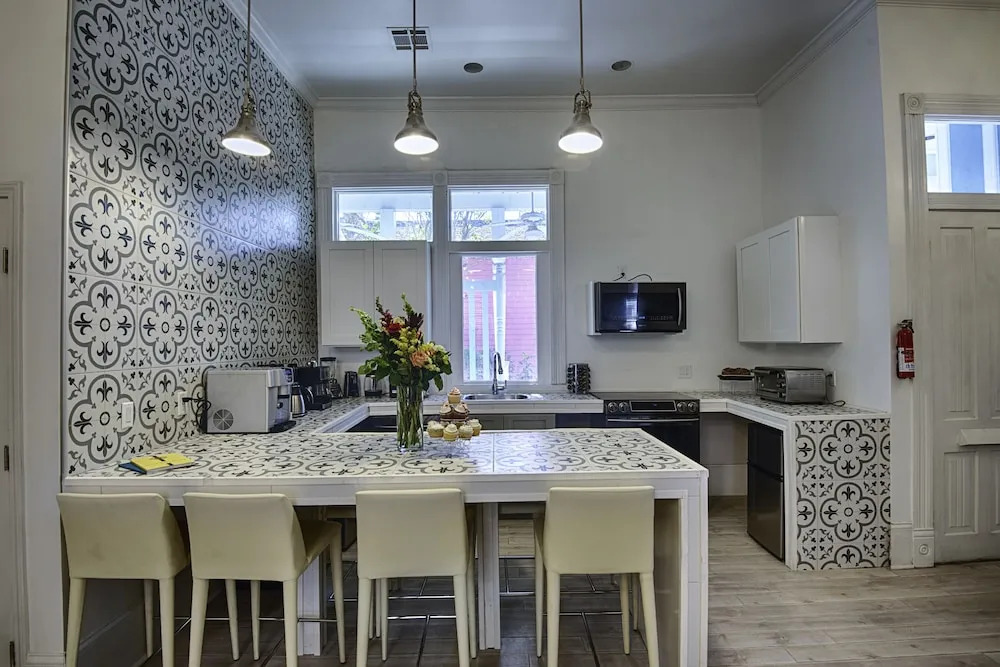 Best Location 7BR Next to FR Quarter! By YouRent