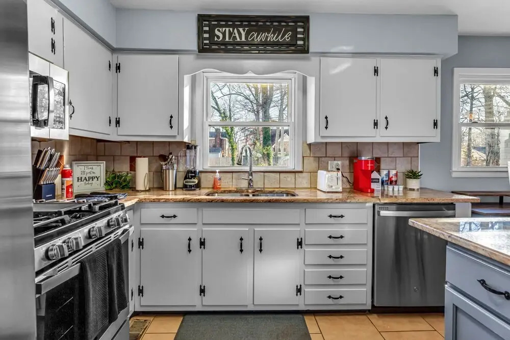 Stay Awhile Charming Greensboro House Close to Must-See Places