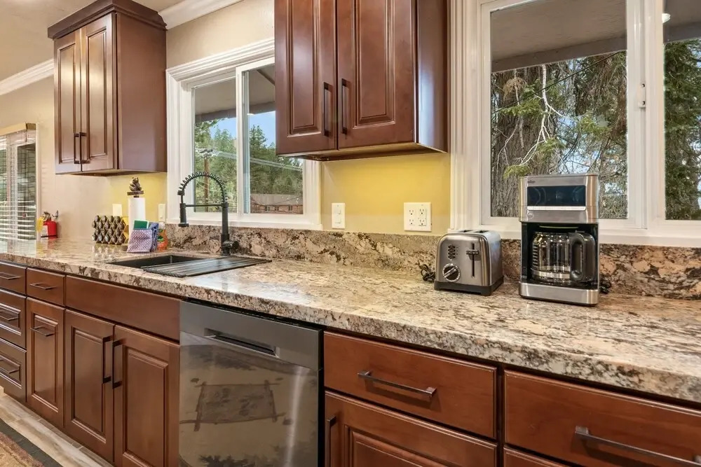 31 - Serenity Pines 4 Bedroom Home by Redawning