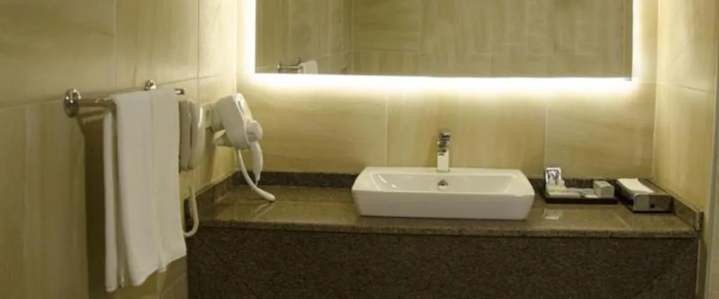 Tilmen Hotel