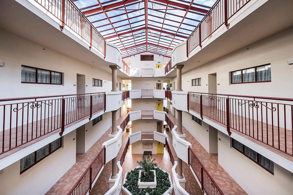 Fino Hotel & Suites