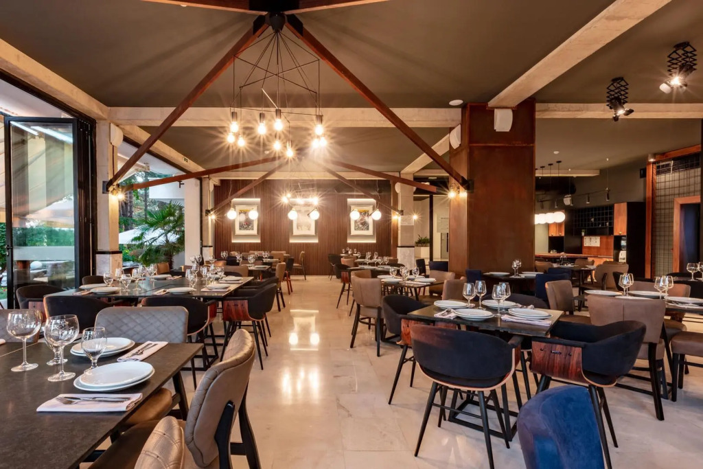 Hotel Pela