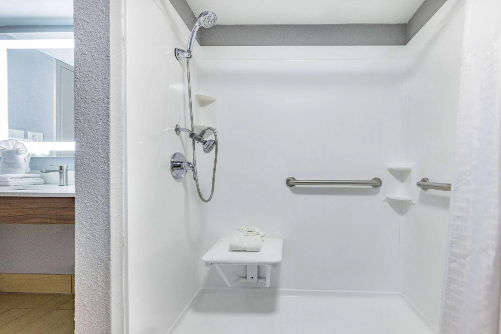 Hawthorn Extended Stay by Wyndham Wichita Airport