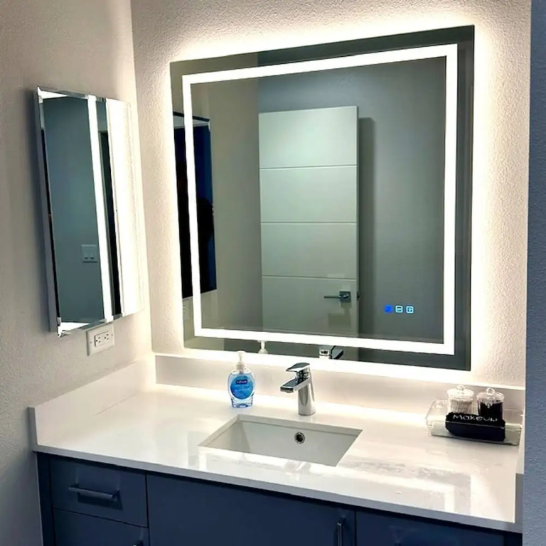 Calm Luxury Living 1BR Retreat Pool, Hot Tub, Wifi