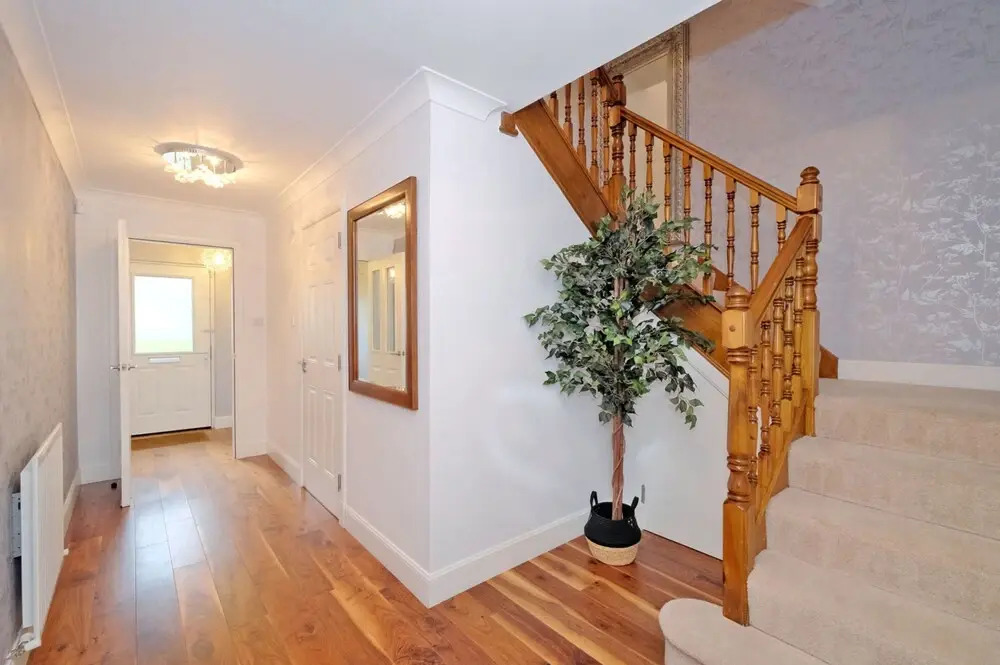 Bright Family Townhouse With Stunning Views Over Royal Deeside