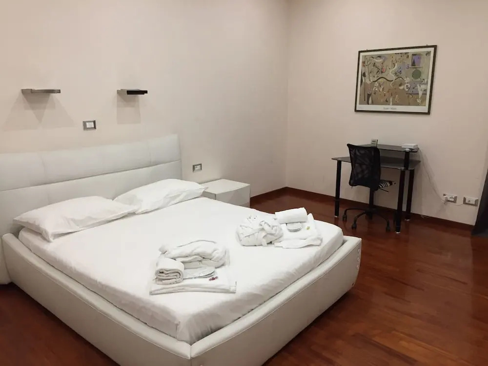 Spanish Steps Suite 128