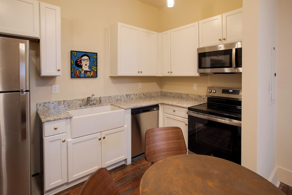 I-95 & I-20 Stopover: Walkable Florence Condo