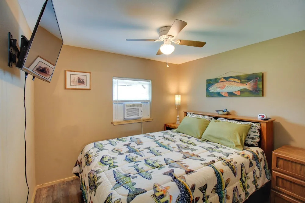 Beaches, Fishing & More! Rockport Getaway w/ Deck
