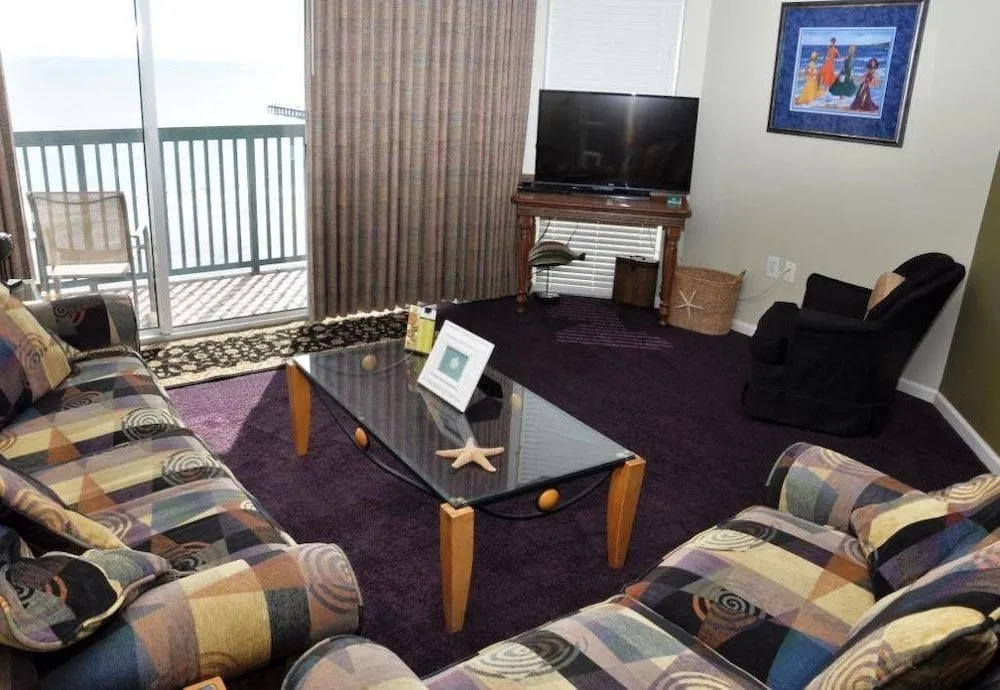 Ashworth 904 - 3 Br condo by RedAwning