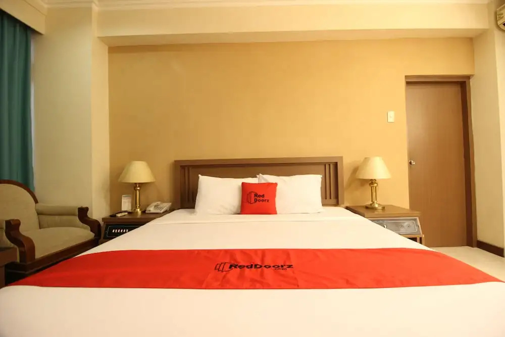 RedDoorz Premium @ Slamet Riyadi 2