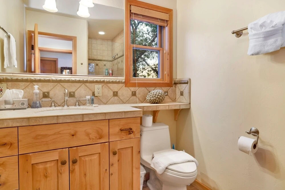 2046-menlo Manor 4 Bedroom Home by Redawning
