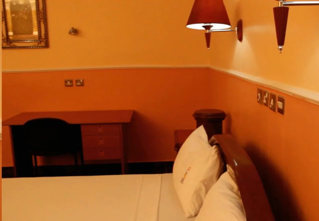 Hi Point Hotel & Suites