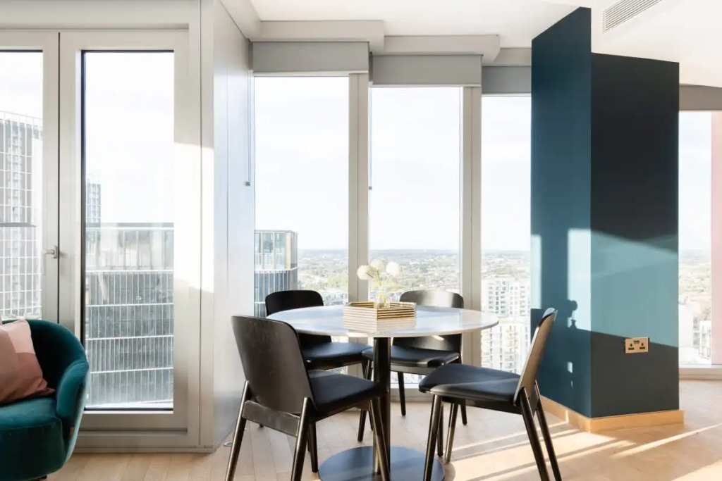 The Stratford Escape - Modern & Bright 2BDR Loft with Amazing Views