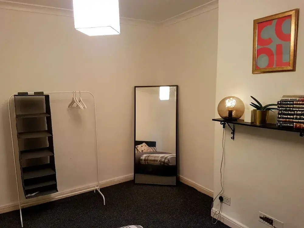 Budget House In Gants Hill