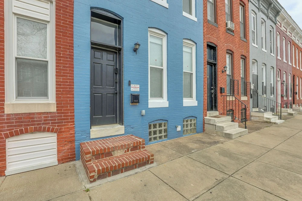 Pet-friendly 3BR Rowhouse: Walk to Patterson Park!