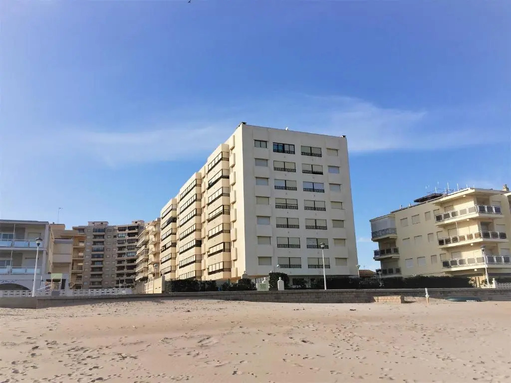 Renovated Apartment in a Beachfront Complex