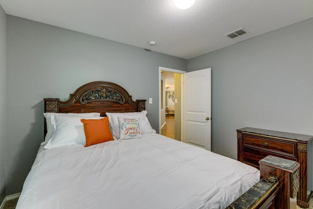 Beautiful San Antonio Home w/ 75" TV & King Bed