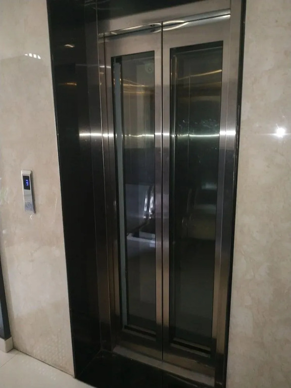 Iroomz Hotel Adhikar