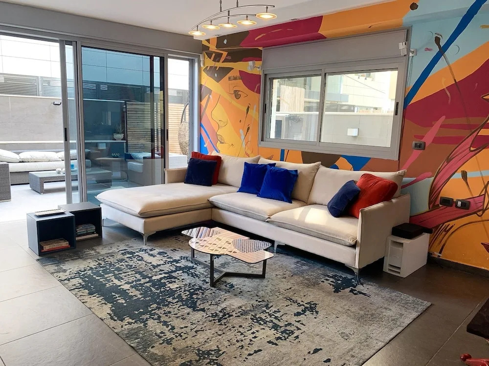 FeelHome Israel - Graffiti Beach House