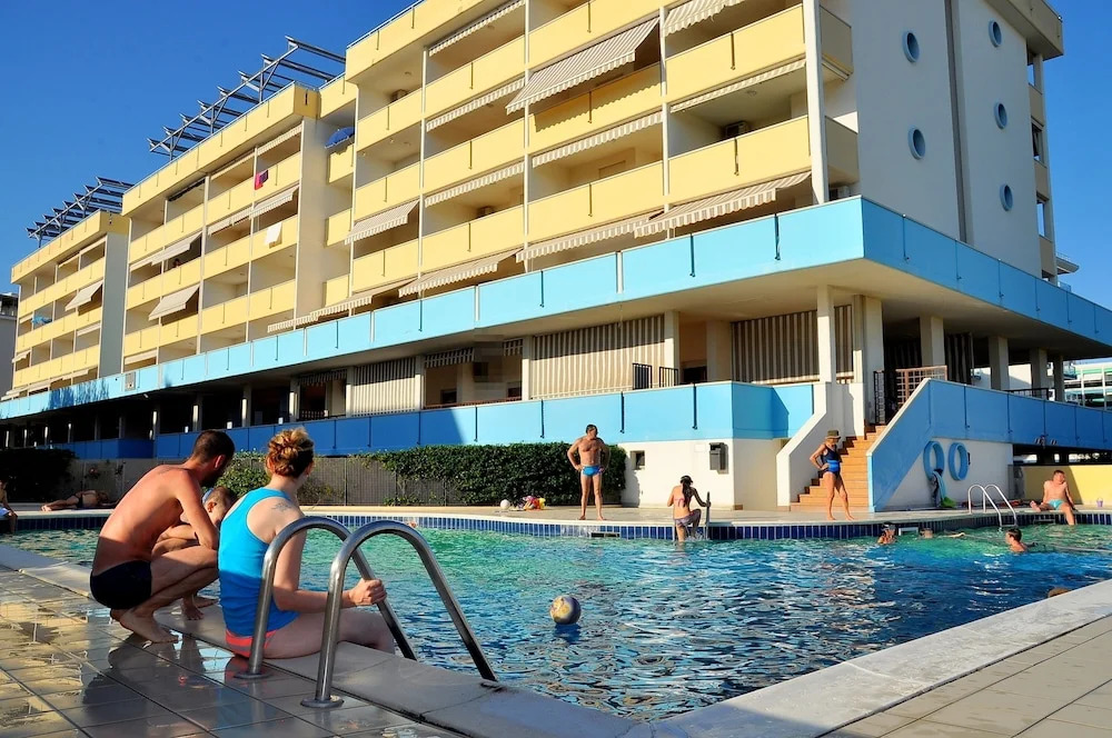Beachfront Colourful Flat With Swimming Pool