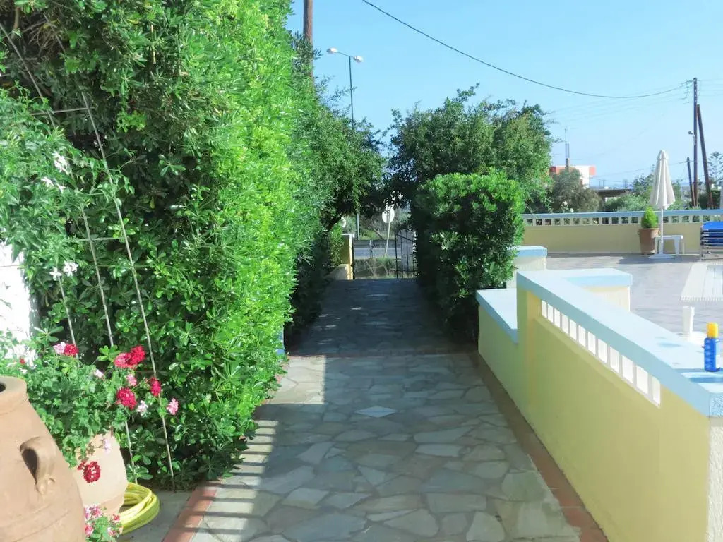 La Luna Apartments