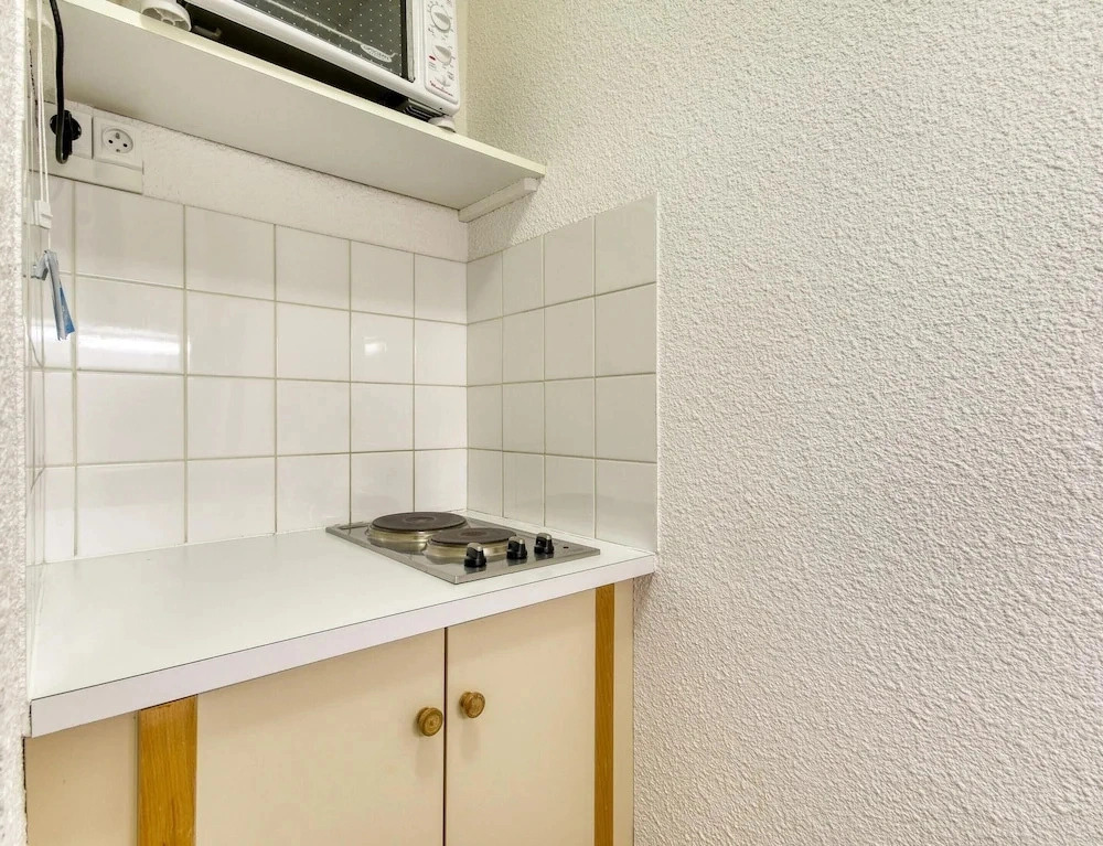 3-person Lakefront Stay in Miremont