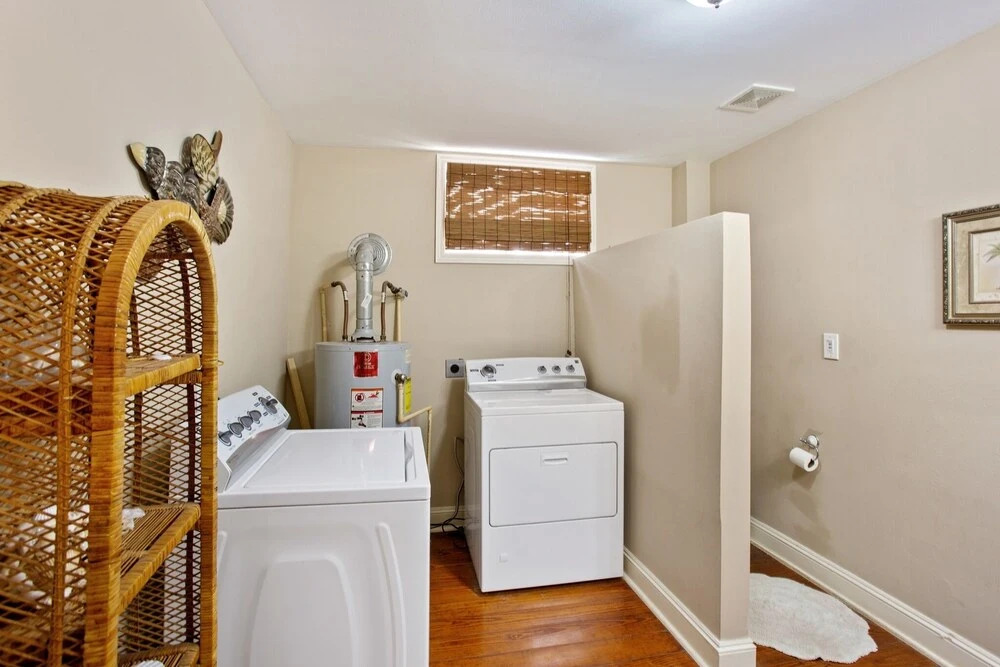 Antigua Key - Just A Couple Blocks To Seawall Beaches, Shops, Restaurants And Pleasure Pier! 4 Bedroom Home by RedAwning