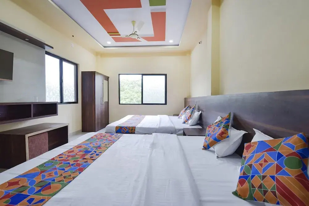 Via Shree Krishna Guest House