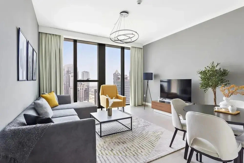 Silkhaus Luxury Tower in Downtown Pool Gym