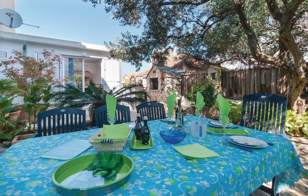 Awesome Apartment in Supetar With 2 Bedrooms and Wifi