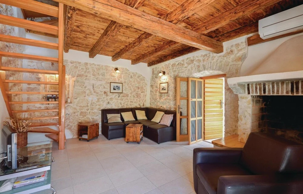 Beautiful Home in Banjole With Wifi and 3 Bedrooms
