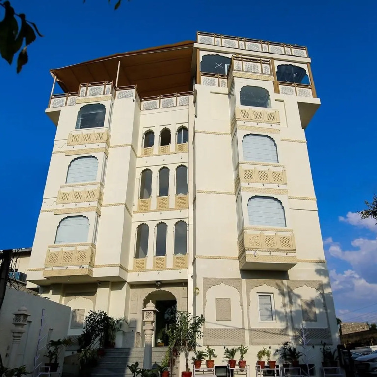 Hotel Ratangarh Palace