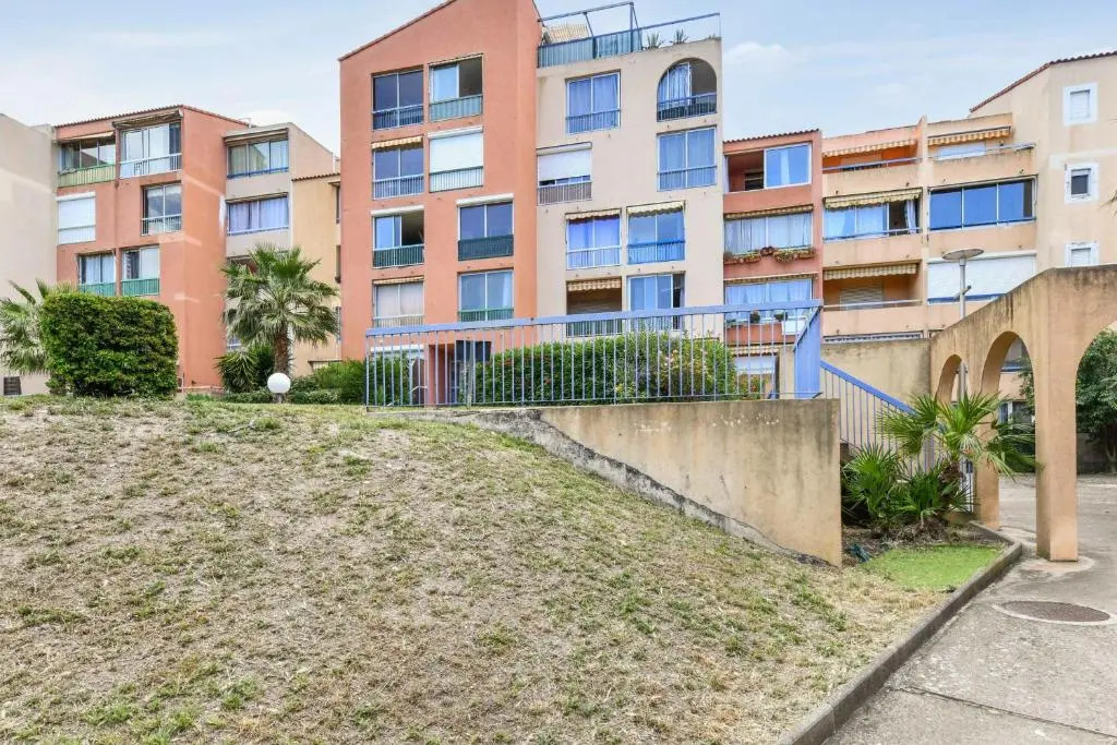 Charming studio with parking 2 minutes from the sea in La Ciotat - Welkeys