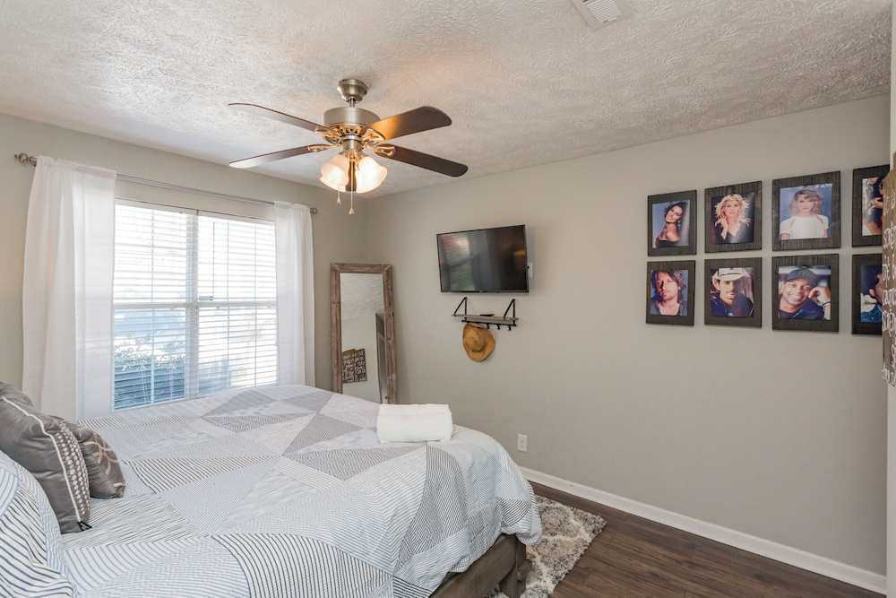 Looby Location- Charming 3br Home 10 min to Downtown!