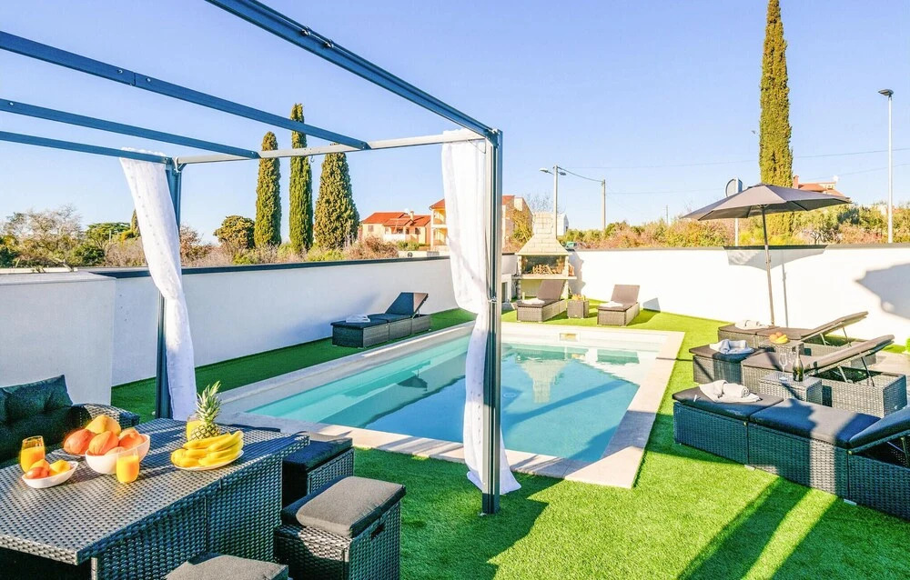 Stunning Home in Pula With Wifi and 7 Bedrooms