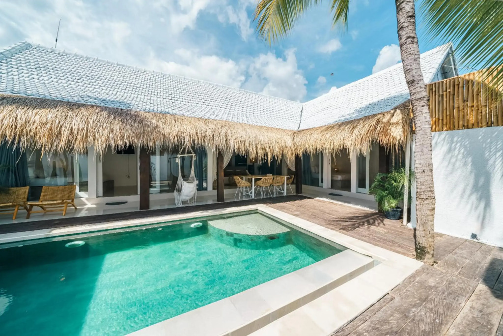 Villa Santorini - Boho-Chic 3-Bedroom Villa in the Heart of Berawa!