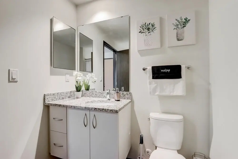 FRONTDESK Urbanite Apts Lower East Side Milwaukee