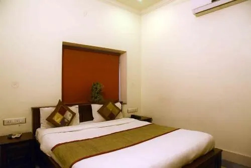 OYO Rooms Umed Club Road Rai Ka Bagh