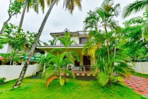 Lake Castle Alleppey villa
