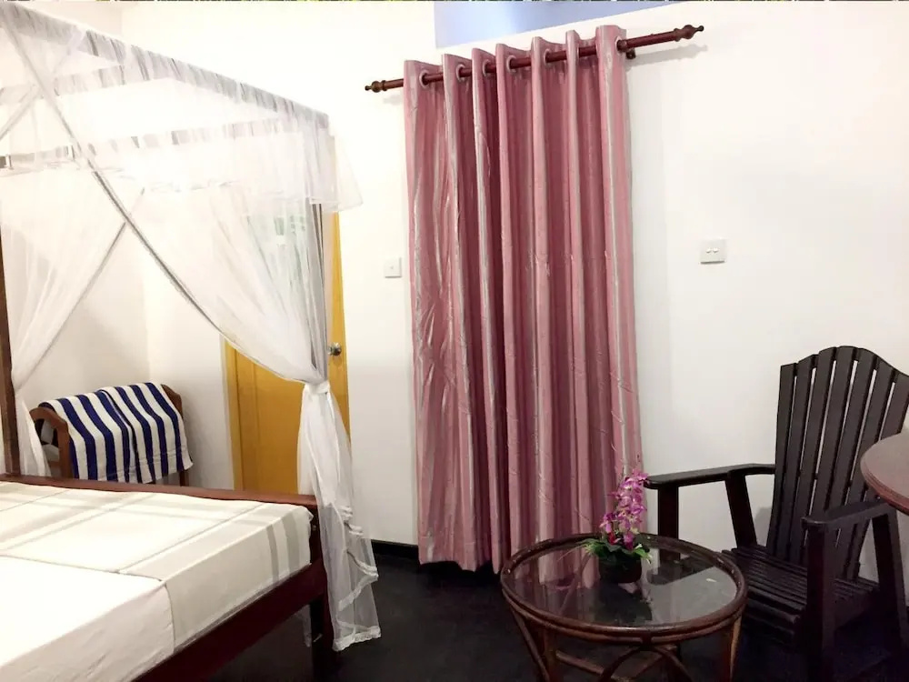 Damith Tourist Villa