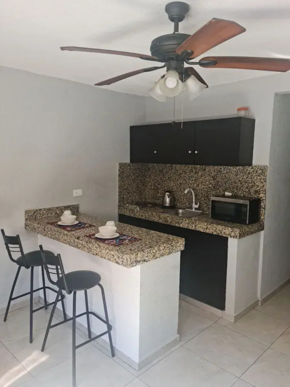 TJ Apartments, Calle 6, PDC