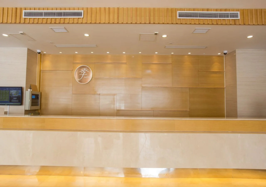 上海浦东新川路轻居酒店