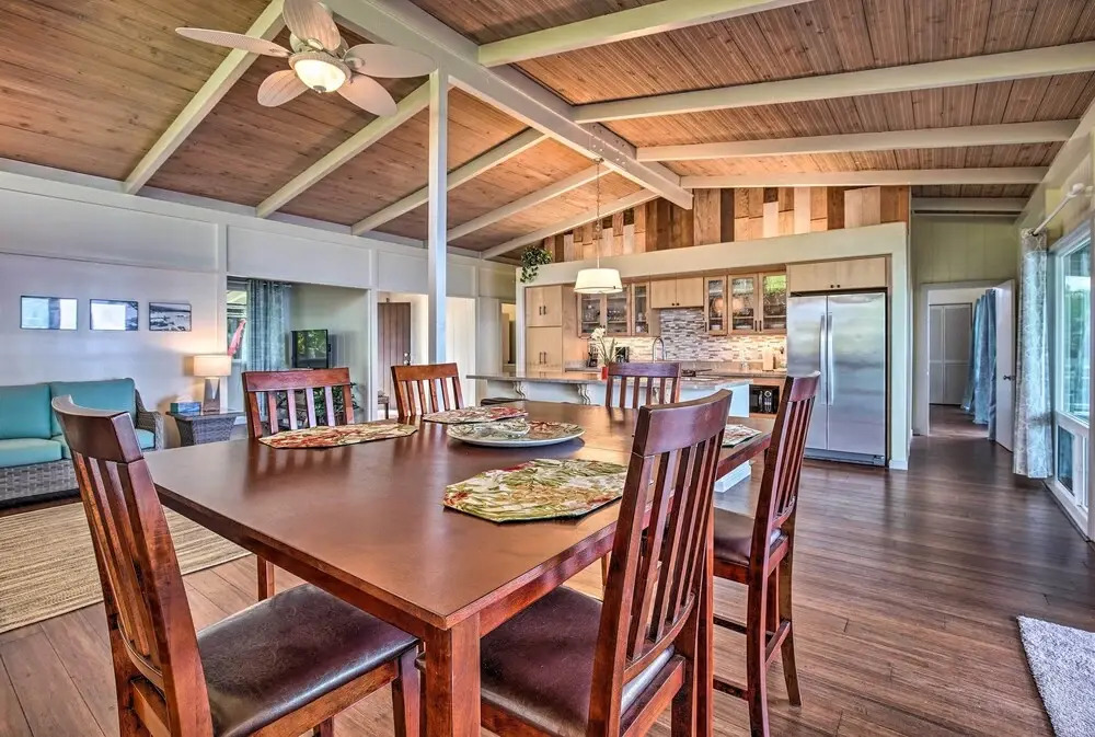 Oceanfront Kona Home w/ Beach Access & Views