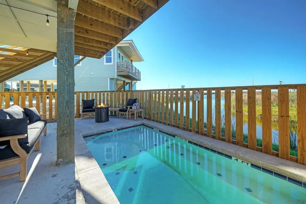 Sleeps 20 2 Homes w/ Beach Boardwalk Access, Water Canal Views, & Priv Pools