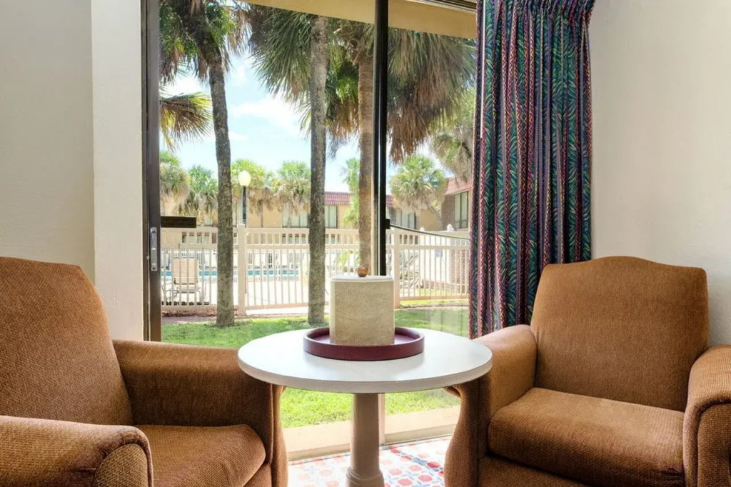 I-Drive Grand Resort & Suites