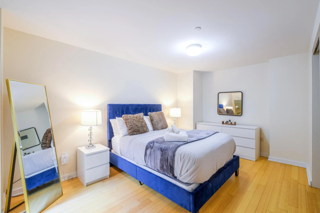 Luxury 2BR + 100 Walkscore | Theatre District | Evonify