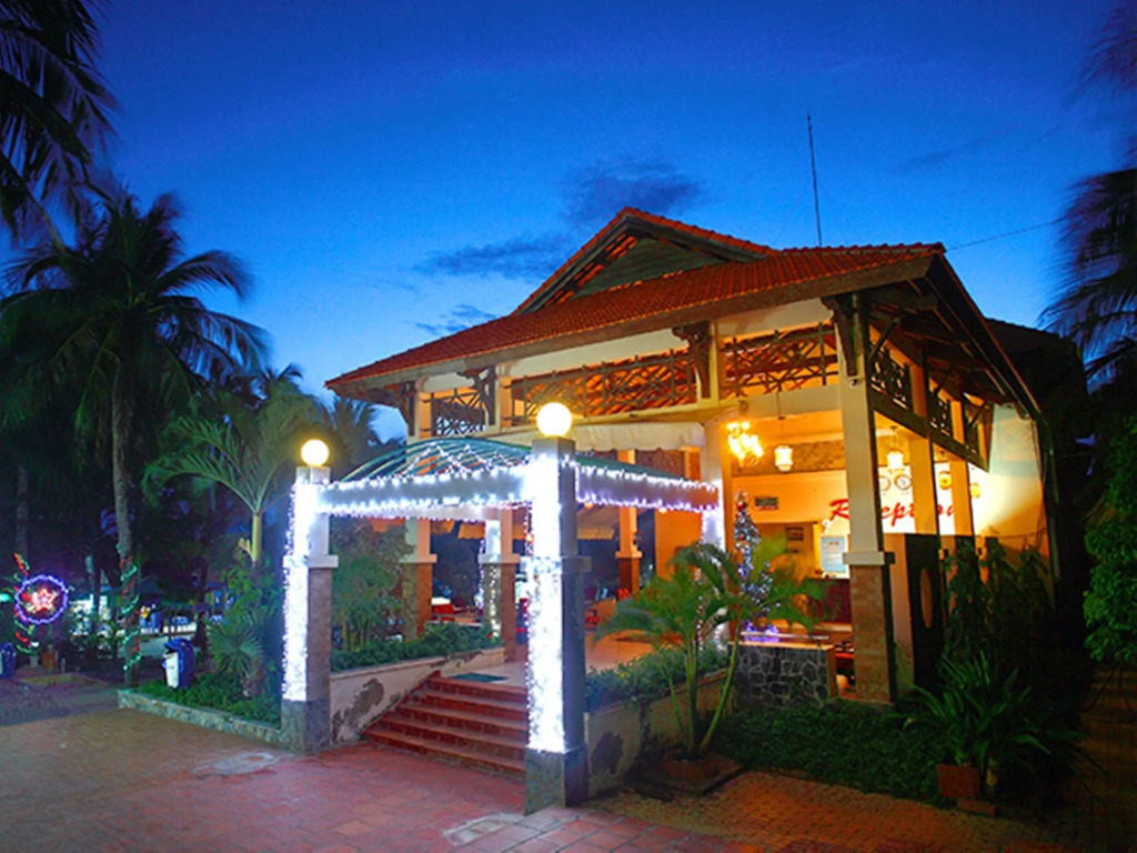 Hon Rom Central Beach Resort