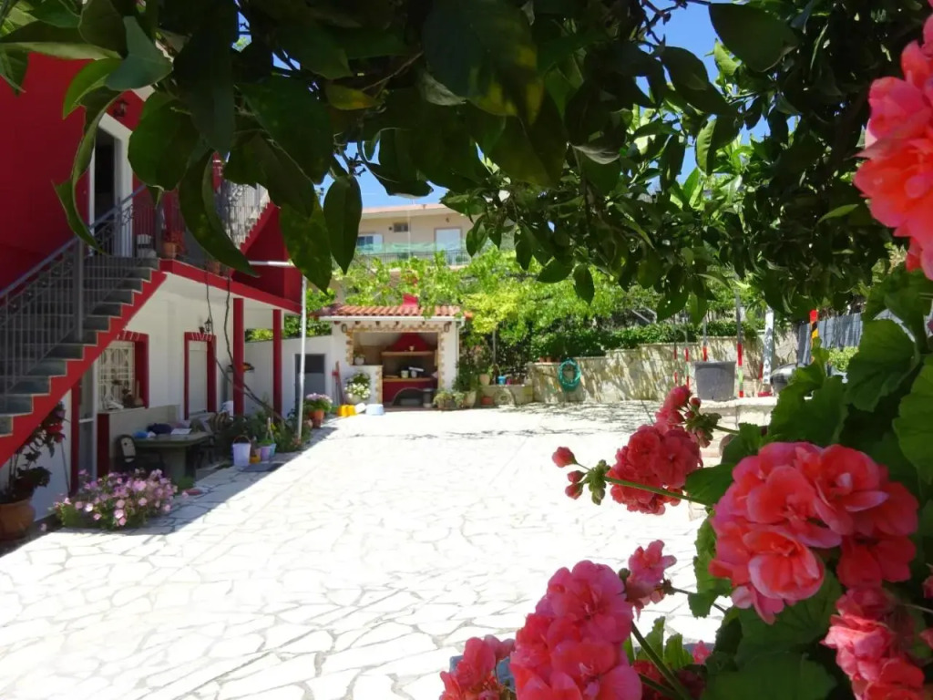 Studios Ristas Kostas