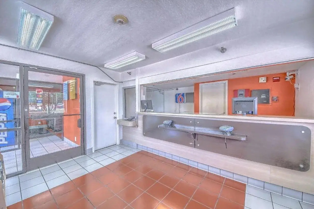 Motel 6 San Antonio, TX - Fiesta
